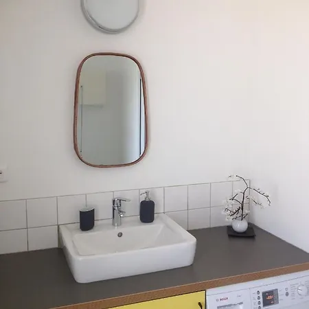 Lovely One Bedroom In Loft 招待所