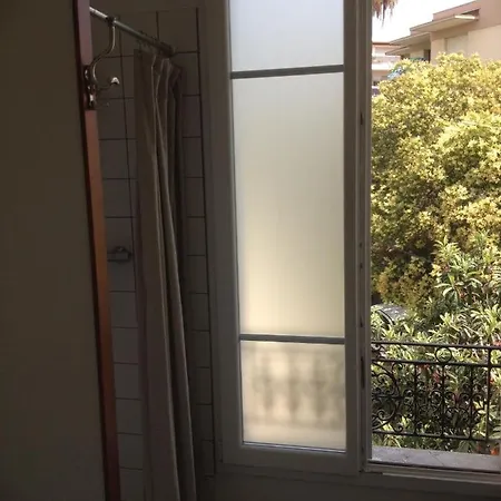 Lovely One Bedroom In Loft 招待所 尼斯